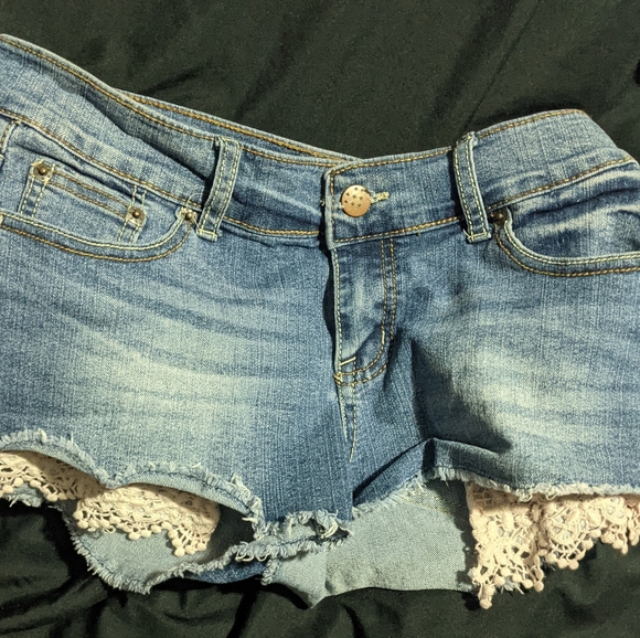Denim shorts with lace size 7 Canadian - Picture 1 of 1